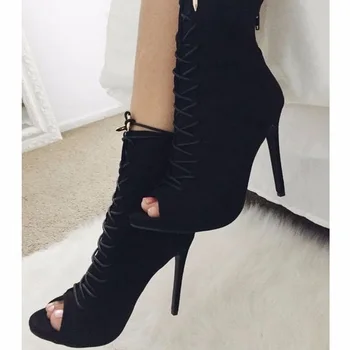 Мода 2018 г., черни велурени ботильоны дантела, женски пикантен дамски обувки на висок ток с отворени пръсти, сандали-гладиатори с изрези и джапанки, ботильоны