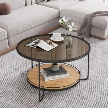 Холова маса от закалено стъкло в хола, просто модерен малък апартамент, кръгла масичка за чай, на Централната маса, Мебели в скандинавски стил